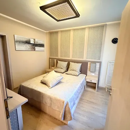 Stylish Park View In Argisht Partez Golden Sands Апартаменты
